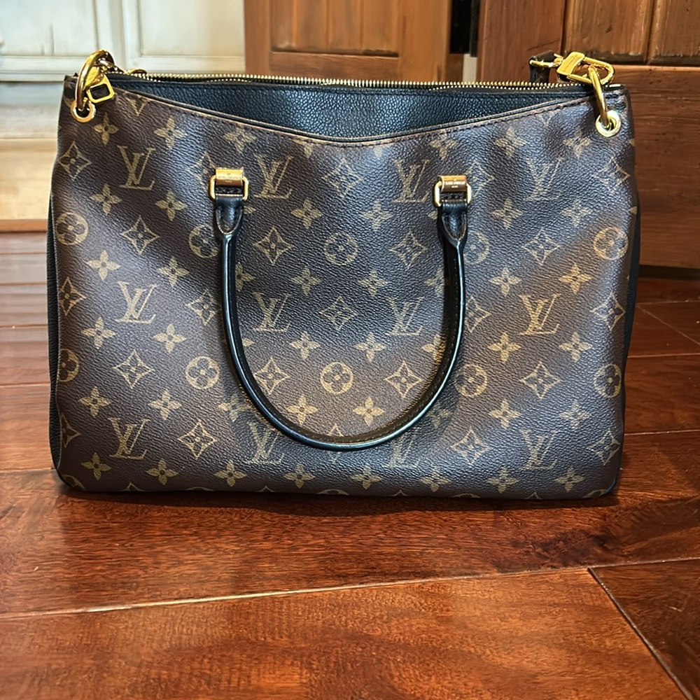 Louis Vuitton Tote Bag - Pallas